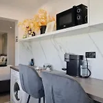 View - Luxury A - Old - Victoriei Apartman *